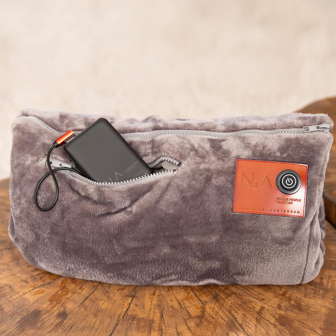 zitkussen-nekkussen-handenwarmer-draadloos-warmtekussen-the-wrap-duo-nikki-amsterdam-combideal