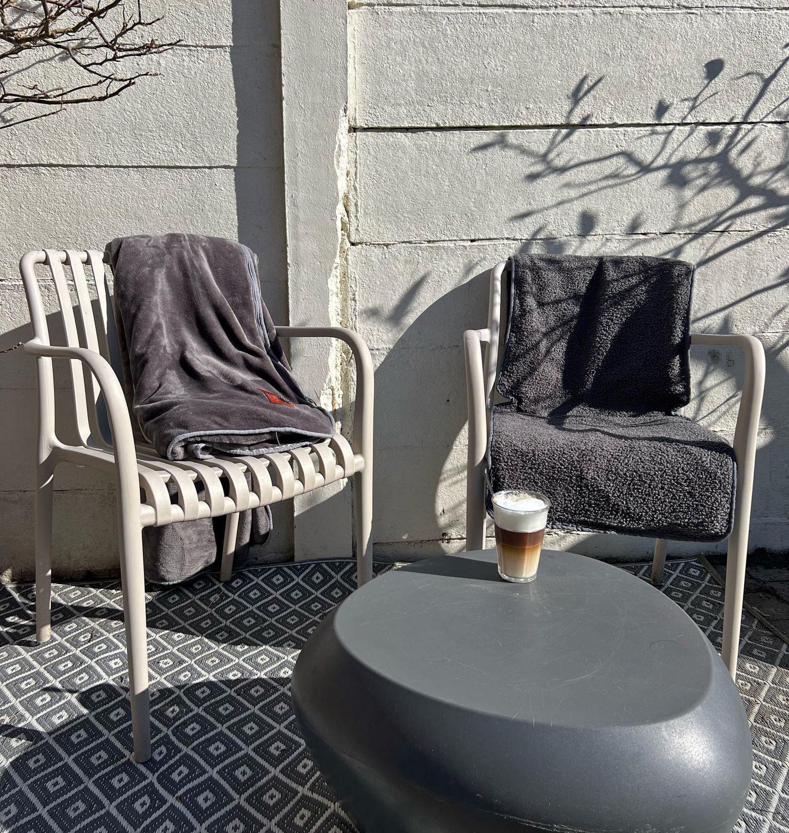 sitz-und-wärme-decke-kombiniert-nikki-amsterdam-wärmende-produkte