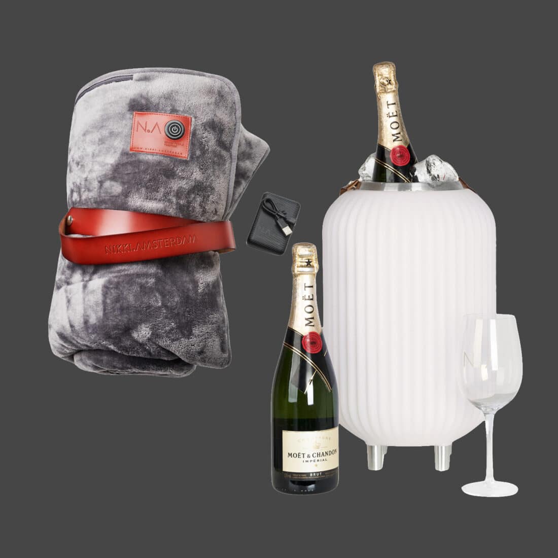combi-pakket-korting-wijnkoeler-met-speaker-draadloze-warmte-deken-the-plaid-lampion-s-nikki-amsterdam-campagne-koeler-combideals